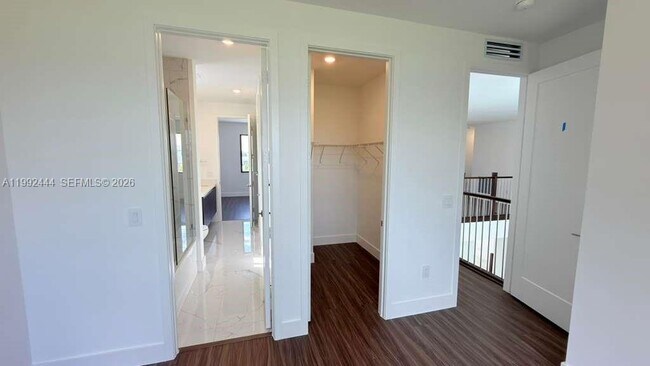 Building Photo - 19708 NE 14th Ave