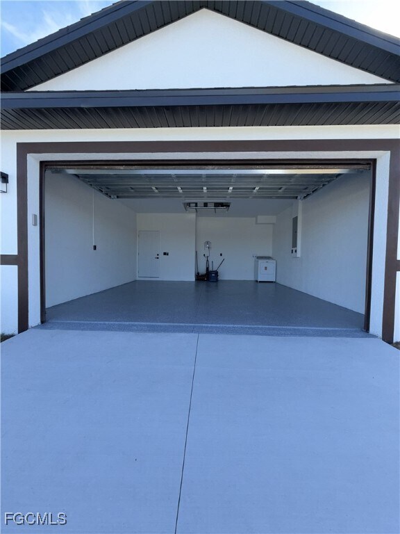 Building Photo - 8033 Oakleaf Cir