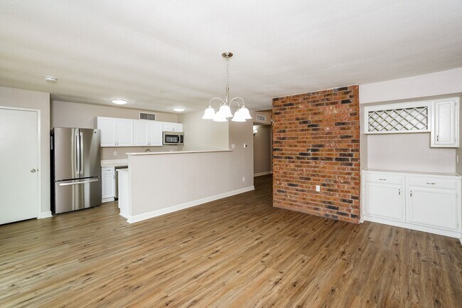 Building Photo - 17611 Ranch Country Rd