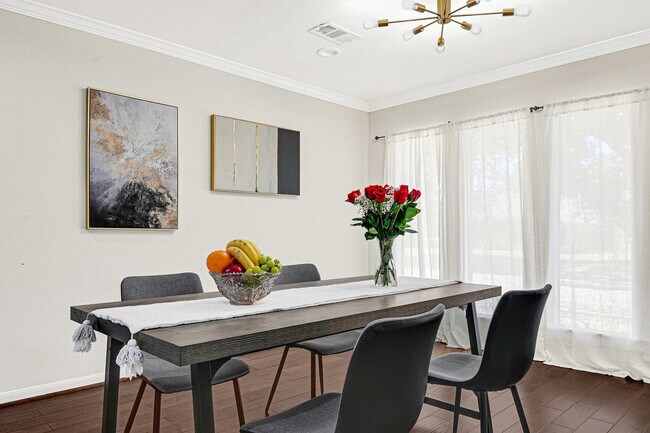 Building Photo - 5534 Loch Lomond Dr