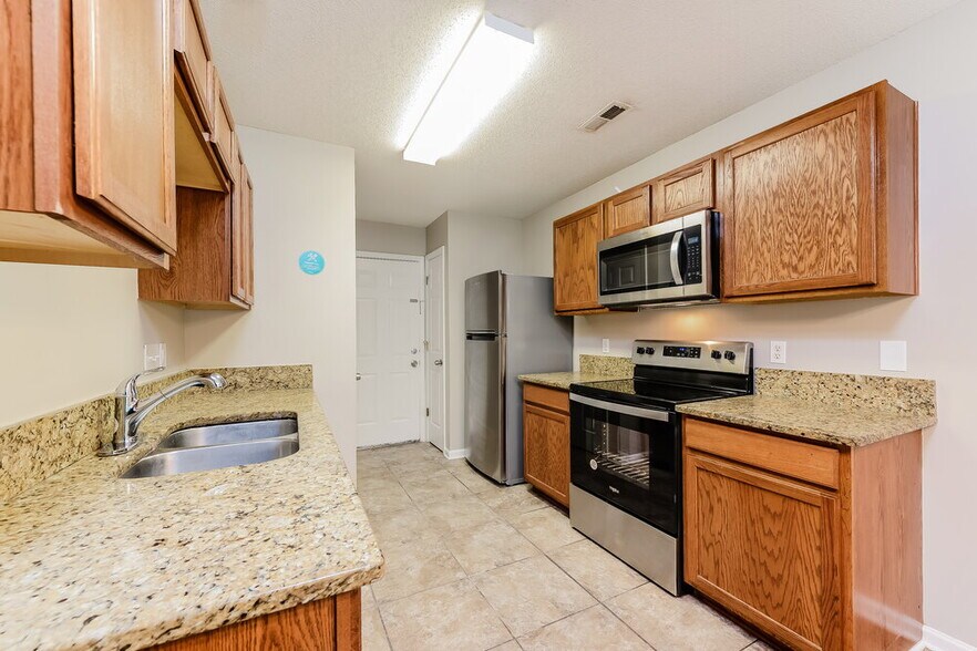 Building Photo - 1028 Quinlan Dr