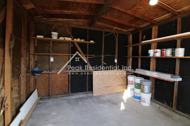 Building Photo - 1042 Las Palmas Ave