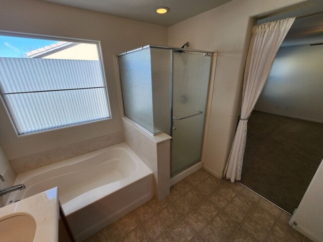 Building Photo - Lovely Two Story Home in Mountain Edge Community