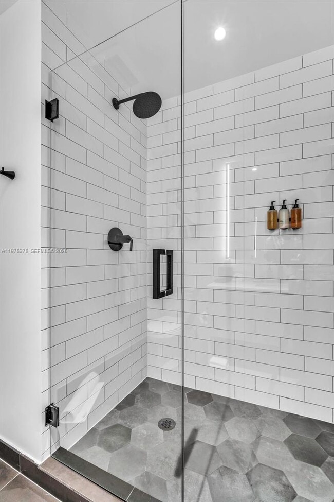 Building Photo - 398 NE 5th St