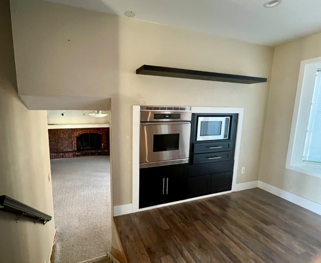 Building Photo - 301 W Mangrum Dr