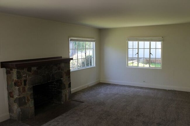 Building Photo - 1115 Capuchino Ave