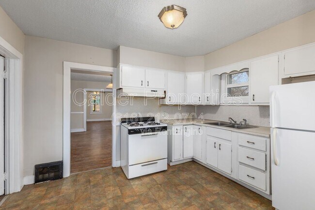 Building Photo - 950 Merritt St SE