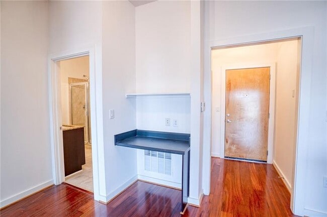Building Photo - 870 Inman Village NE Pky