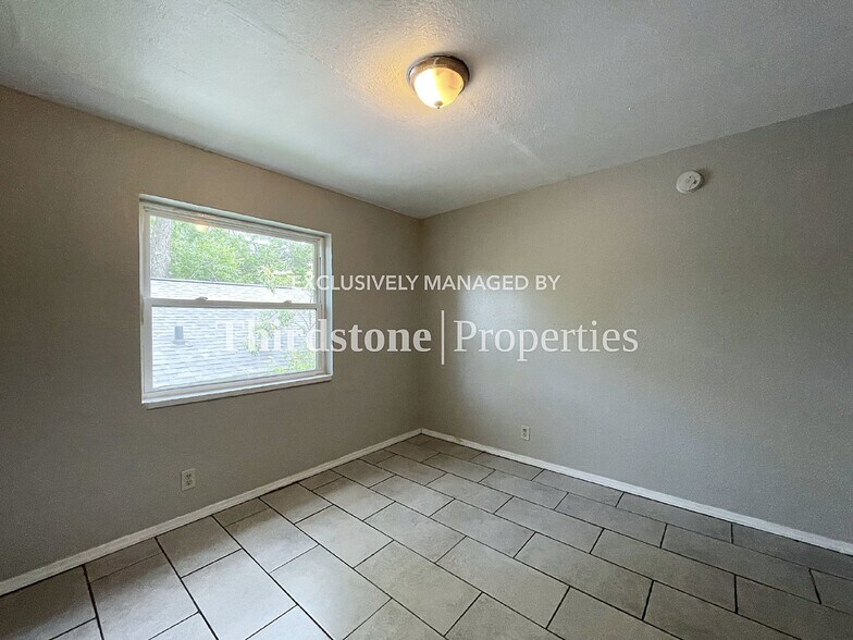 Building Photo - 1437 W 26th St