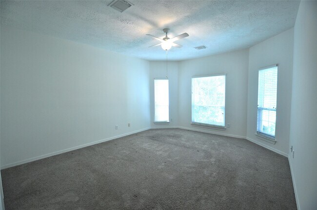 Building Photo - 1914 Sand Hollow Ln