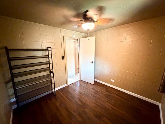 Building Photo - 1347 Palolo Ave