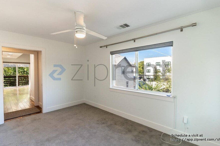 Building Photo - 3133 Govalle Ave