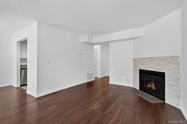 Building Photo - 1220 Whispering Hills Dr