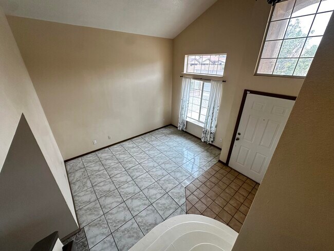 Building Photo - 800 Halter Dr SW