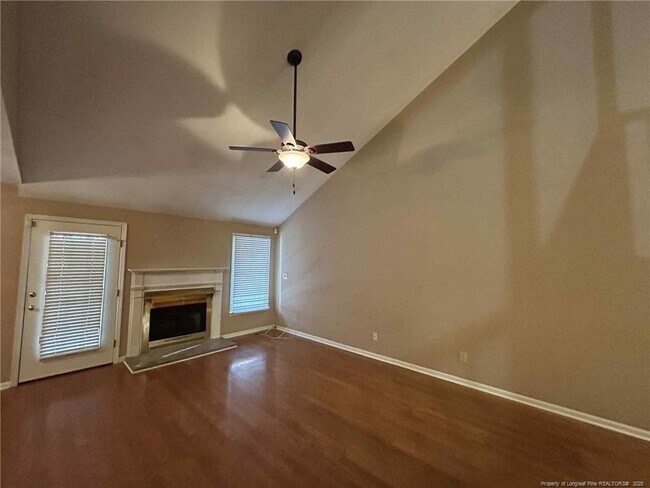 Building Photo - 2410 Fairfax Pl