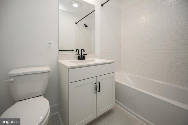 Building Photo - 9403 Pacific Elm St