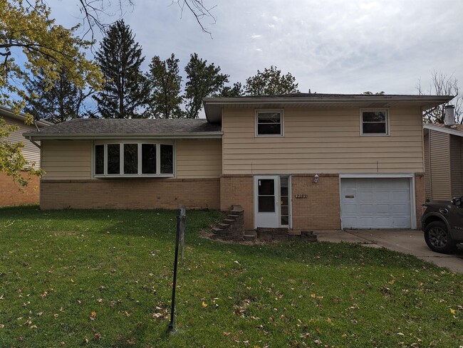 Primary Photo - 2283 Grandview Dr