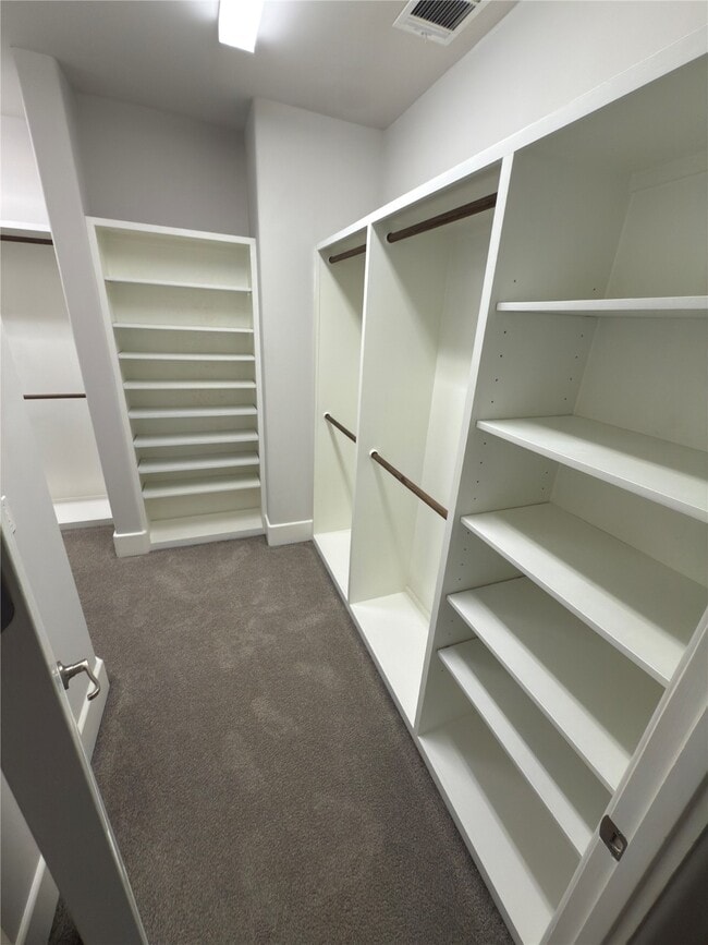 Building Photo - 5640 Larkin St