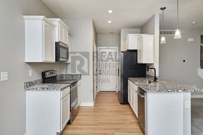 Building Photo - 9654 Turnpoint Dr