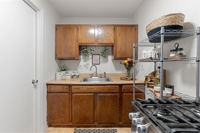 Building Photo - 46 Lewis St