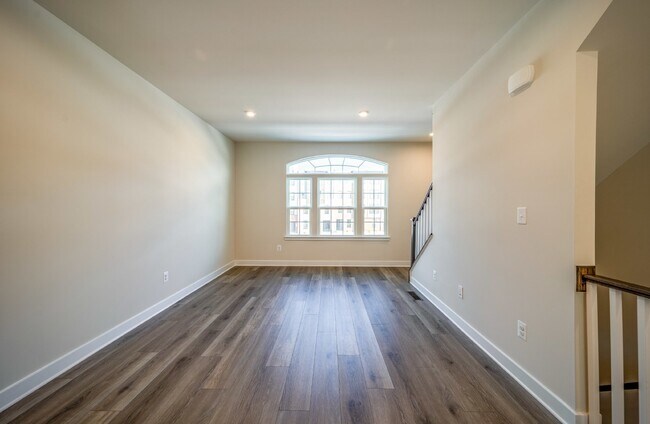 Building Photo - 14062 Sunrise Valley Dr