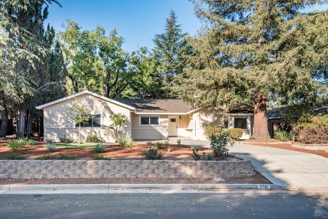 Building Photo - Beautiful Los Gatos Home Minutes to Downto...