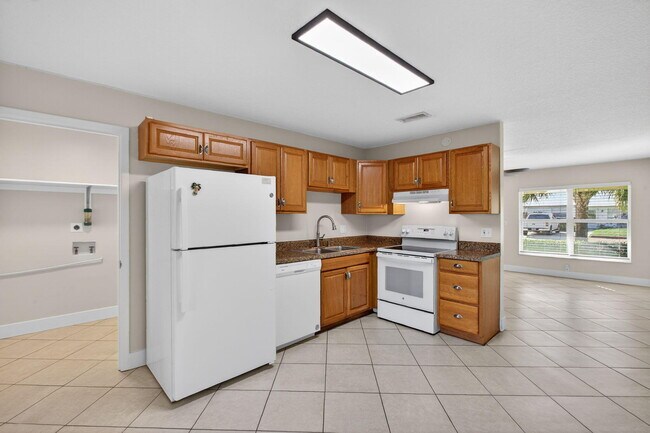 Building Photo - 8695 SE Hobe Ridge Ave