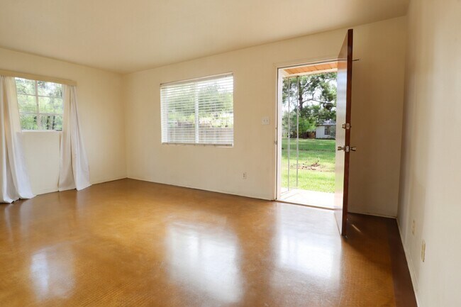 Building Photo - 2632 N Wilson Ave