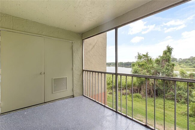 Building Photo - 4038 Versailles Dr