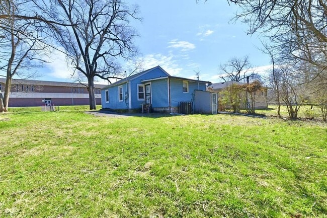 Building Photo - Charming 3-Bedroom Home Near Forest Manor Elementary!