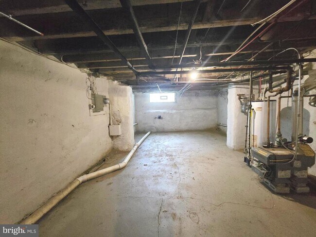 Building Photo - 925 S 59th St