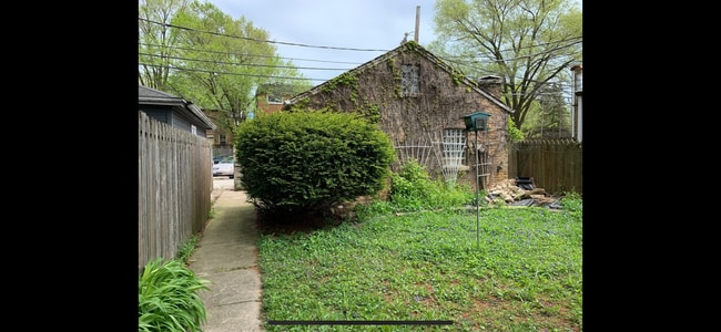 2 Car Garage - 705 Madison St