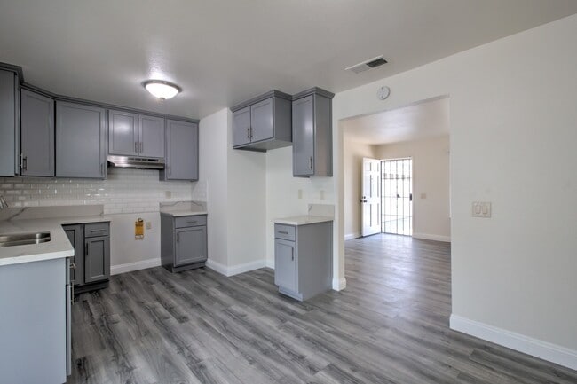 Building Photo - Cozy 3 Bedroom, 2 Bathroom Home by Shandin...