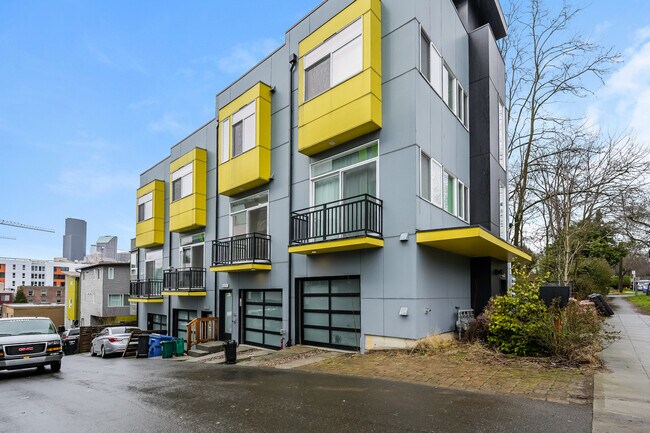 Building Photo - 121A 15th Ave