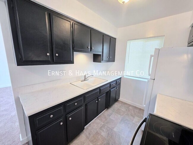 Building Photo - 240 E Burnett St