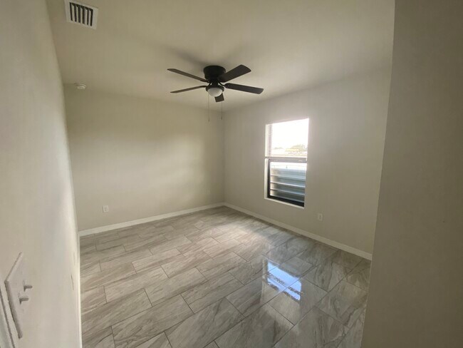 Building Photo - 29 SE 15th Ave