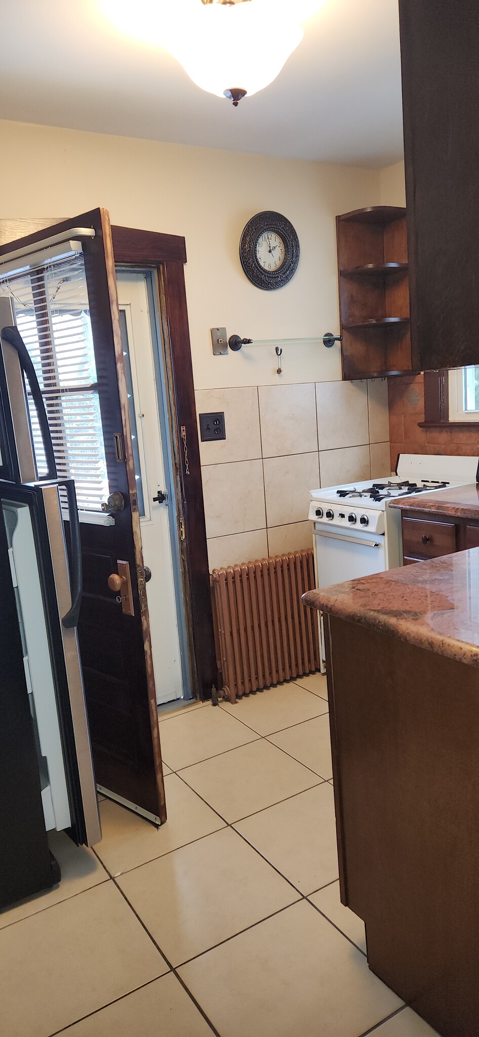 Building Photo - 340 S Jackson St