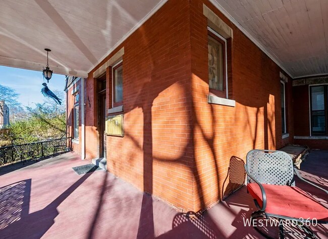 Building Photo - 420 N Marion St