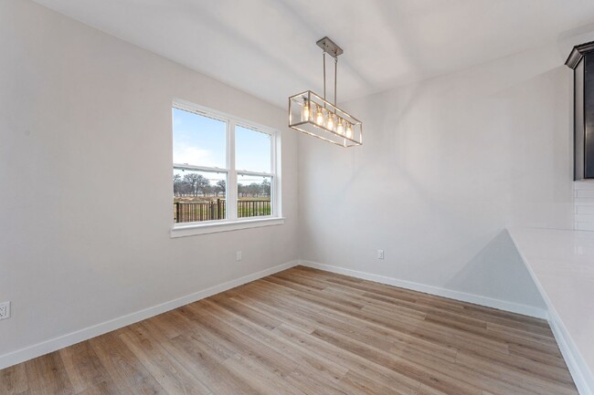 Building Photo - Gorgeous 3 bedroom townhome with a quick, ...