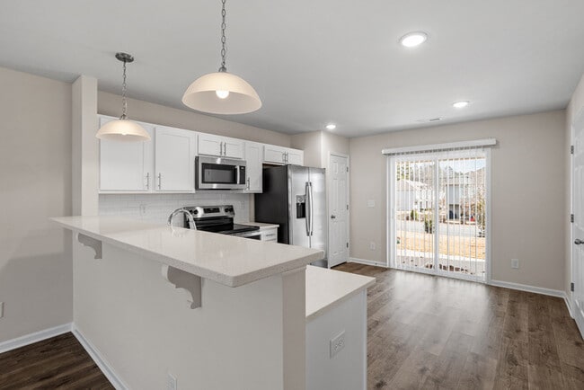 Building Photo - 3 bd 2.5 Ba Townhouse