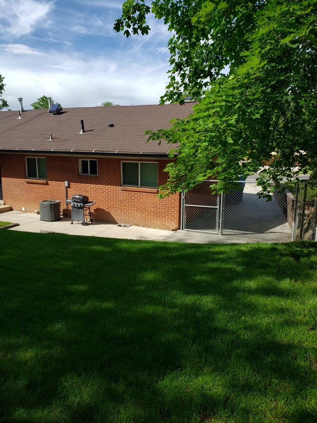 Building Photo - 767 Boughton St