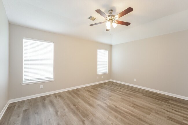 Building Photo - 5103 Santrey Dr
