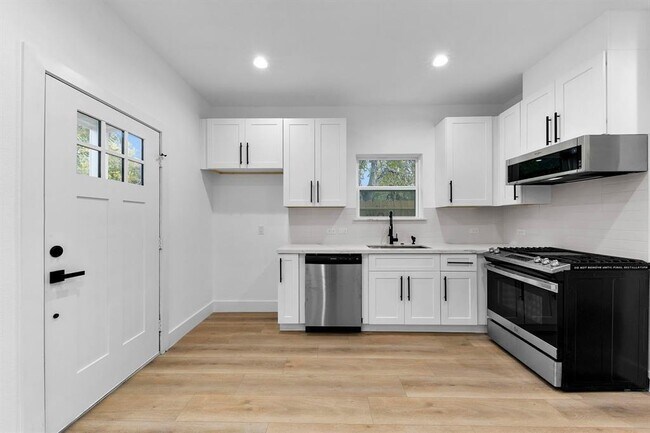 Building Photo - 2805 Nettleton St
