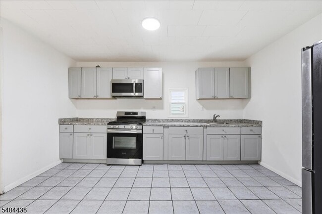 Building Photo - 102 Highland Ave