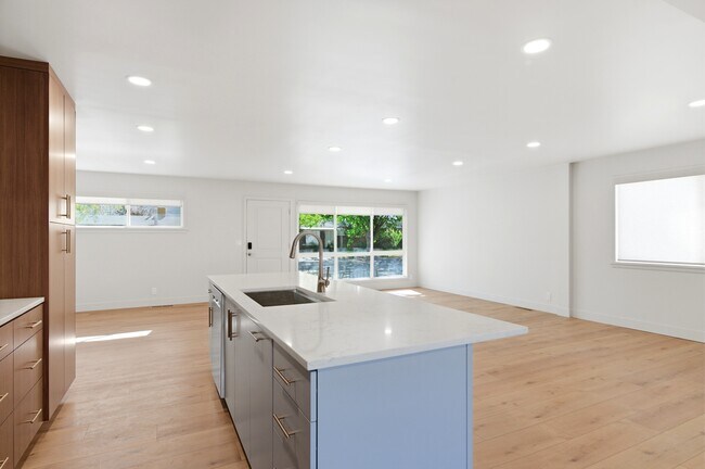Building Photo - 1153 Buccaneer Dr