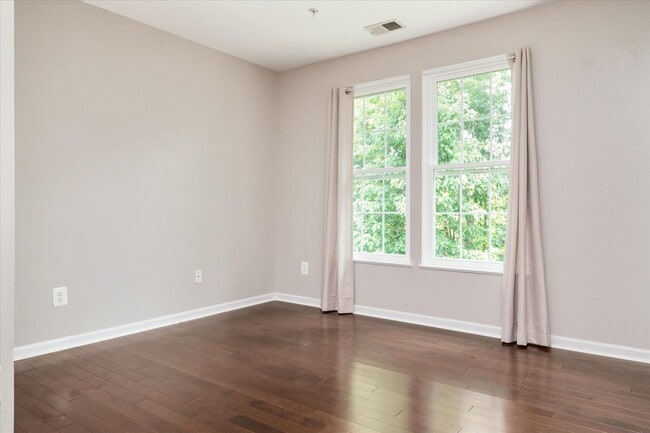 Building Photo - Piney Orchard Condo