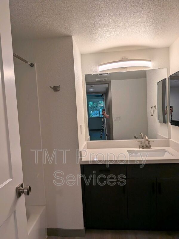 Building Photo - 7330 Stratford Pl