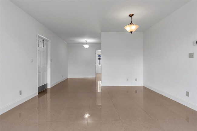 Building Photo - 1049 NW 30th Ct