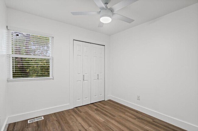 Building Photo - 6401 Chimney Creek Cir