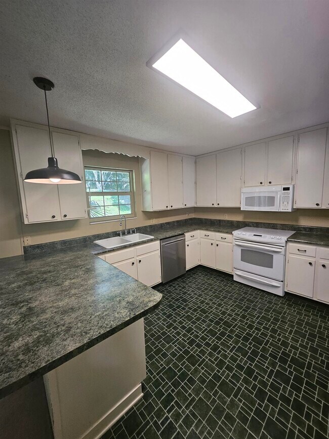 Building Photo - 1541 Woodgate Way